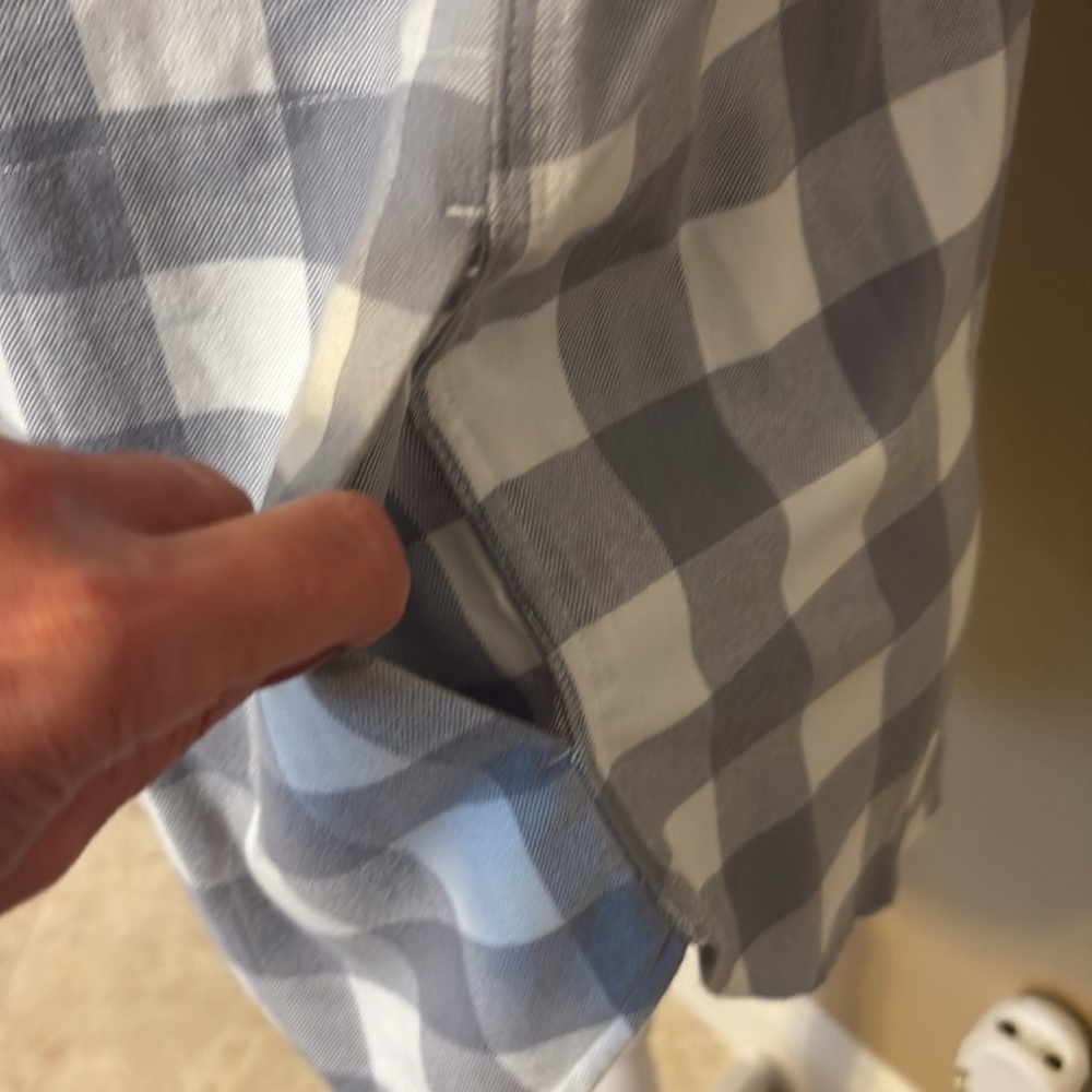 Abercrombie & Fitch Soft Flannel in Gray and White, Size Small, NWT - Picture 4 of 12